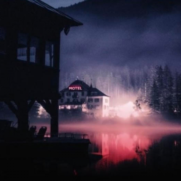 CRIMSON LAKE MOTEL